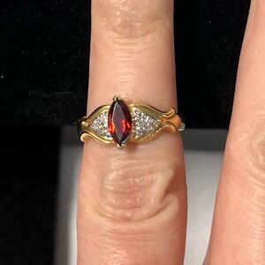 10k Yellow Gold ring marquise-cut garnet gemstone diamond accents. Sz 5